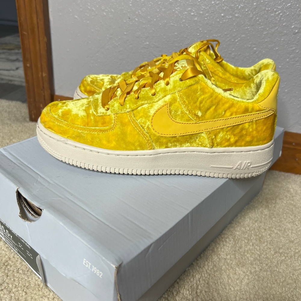 Air Force 1 Yellow Velvet Sneakers